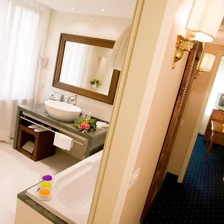 Astoria Italia Hotell 4*